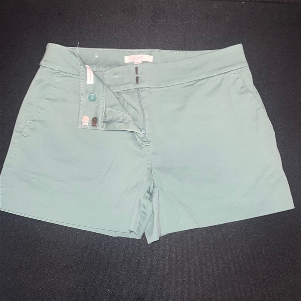 *LIKE NEW * Loft “The Riviera Short” * Size 4 * 4 inch Inseam * Green *